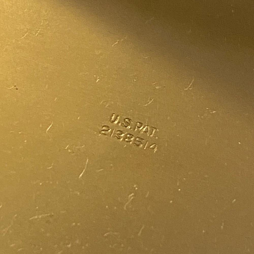RARE 1940s Gold Henriette Mirror Compact with Etched Design - Picture 14 of 16